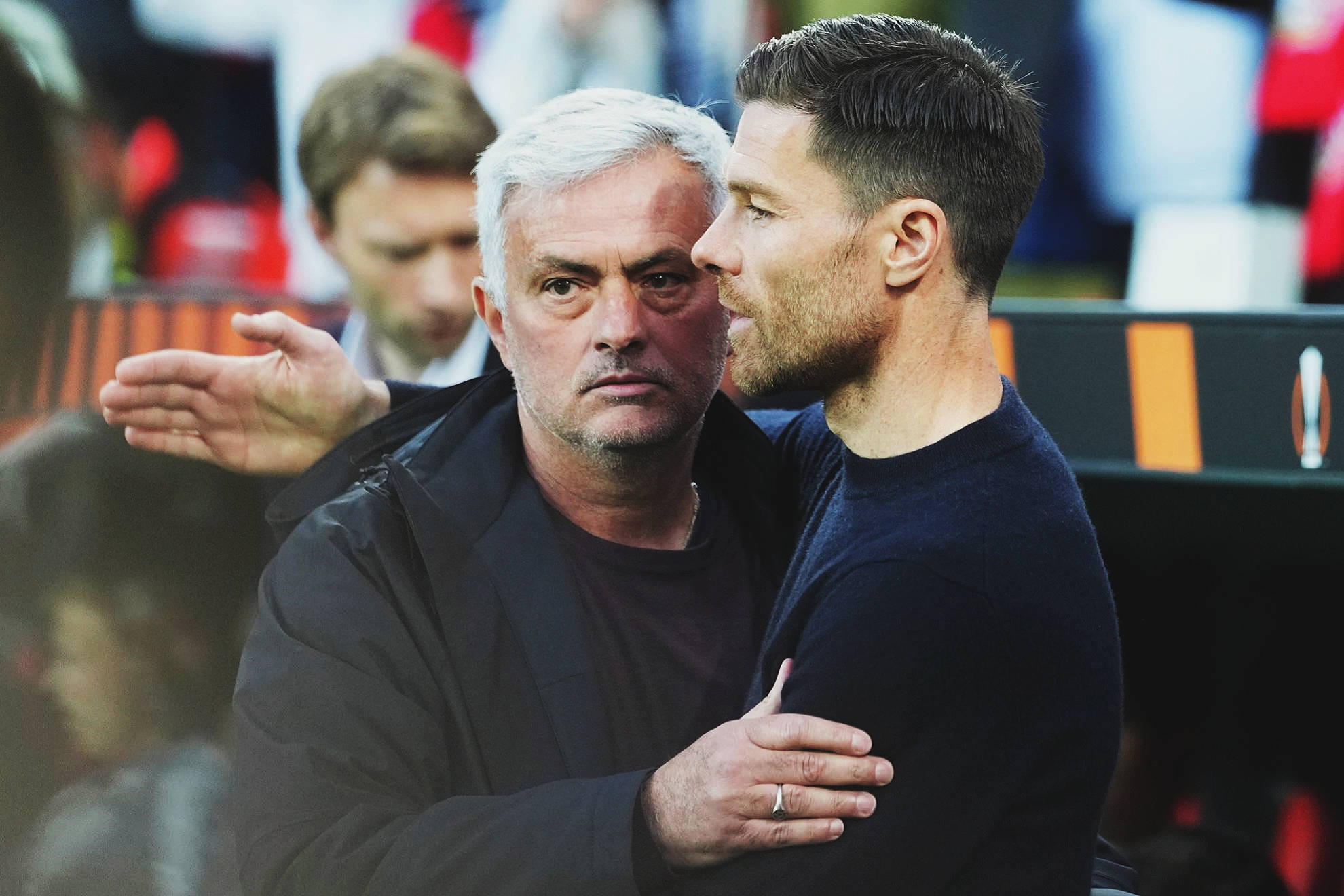 关于勒沃库森内部会议纪要流出：国际比赛日官宣签约；欧联使命明确；球队文化再被提及的信息